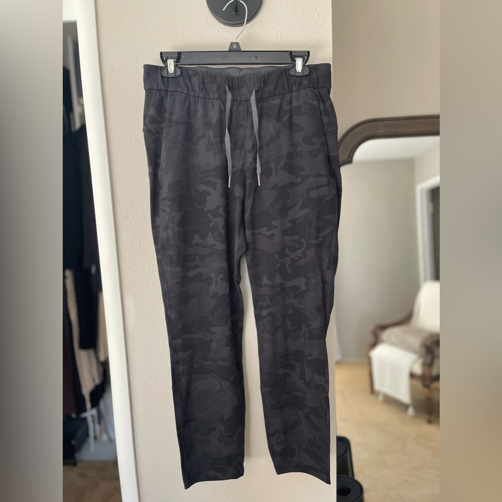 Lululemon Camo on the fly pants
